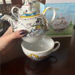 Alice in Wonderland Teapot and Cup Set